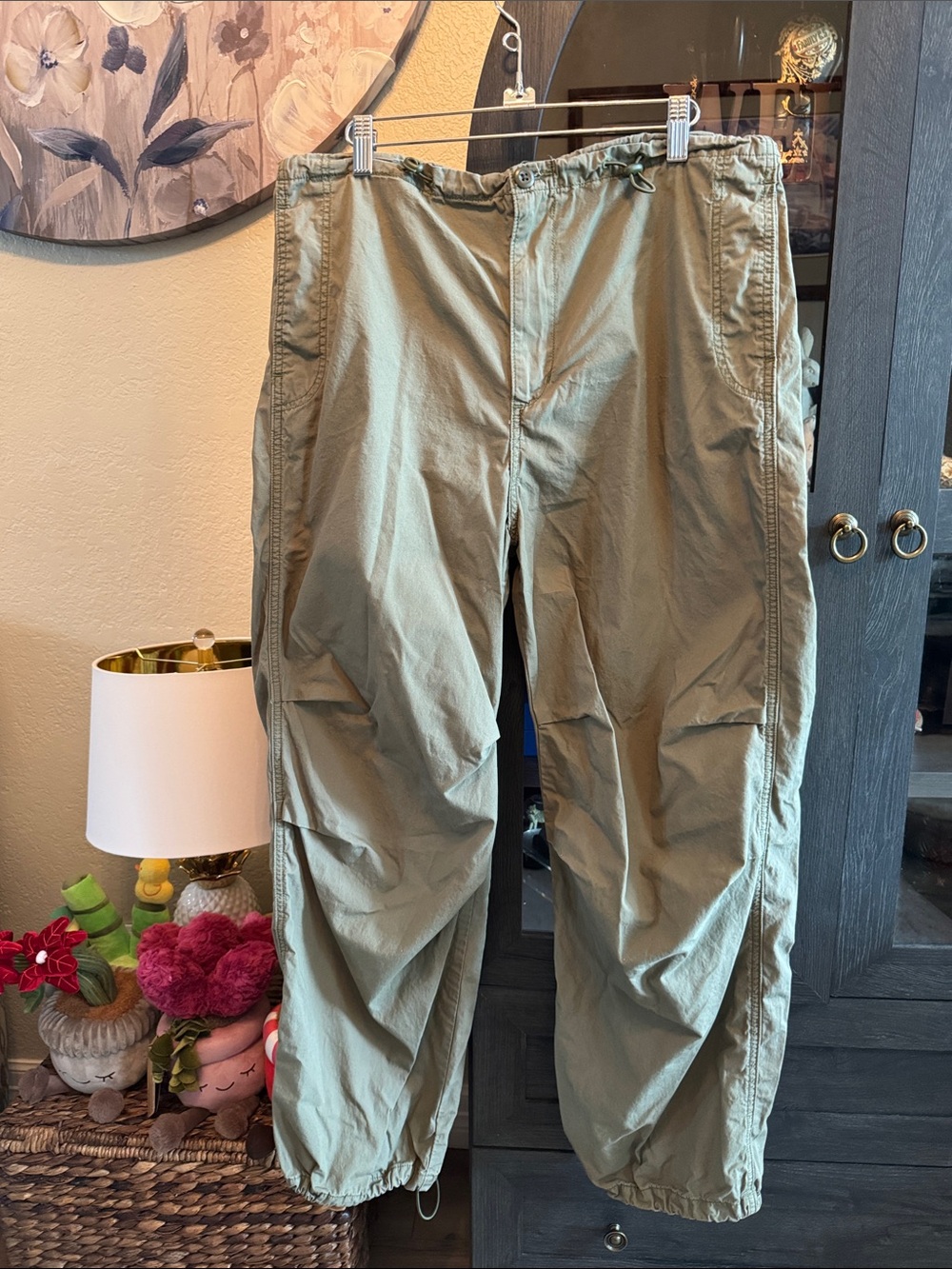 Levi's women’s Cargo Pants in Olive